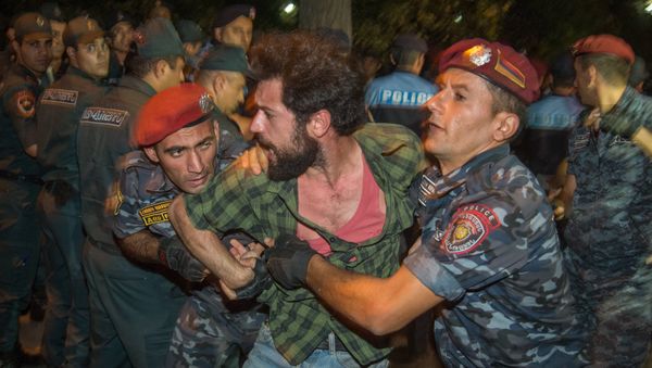 Разгон демонстрантов в Ереване - Sputnik Արմենիա