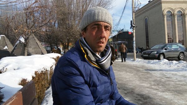 Попрошайка Карен - Sputnik Армения