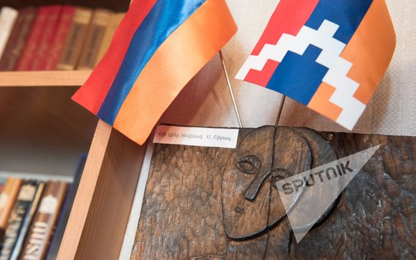 Ղարաբաղի և Արցախի դրոշները - Sputnik Արմենիա