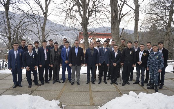 Սերժ Սարգսյանն անկեղծ զրույց է ունեցել զորացրված զինծառայողների հետ - Sputnik Արմենիա