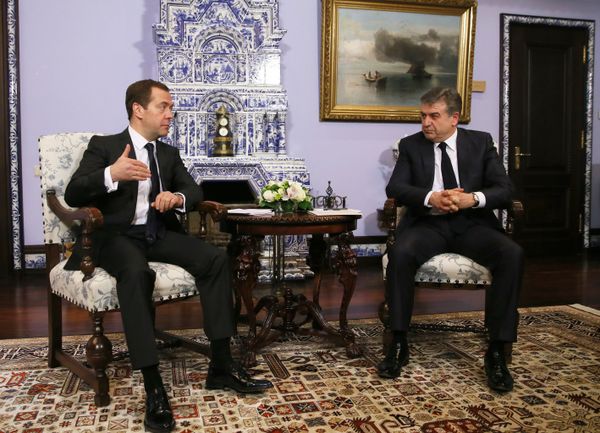 Премьер-министр РФ Д. Медведев встретился с премьер-министром РФ Армении К. Карапетяном - Sputnik Армения