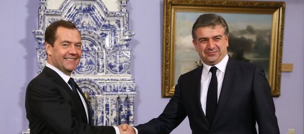 Премьер-министр РФ Д. Медведев встретился с премьер-министром РФ Армении К. Карапетяном Премьер-министр РФ Д. Медведев встретился с премьер-министром РФ Армении К. Карапетяном - Sputnik Армения