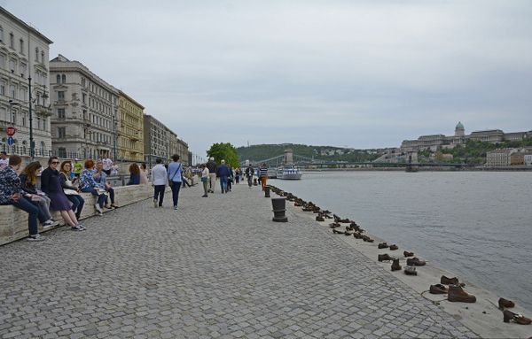 Мемориал жертвам Холокоста Туфли на набережной Дуная в Будапеште, Венгрия - Sputnik Արմենիա