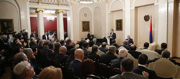 Встреча Карена Карапетяна с представителями армянской общины России Встреча Карена Карапетяна с представителями армянской общины России - Sputnik Армения