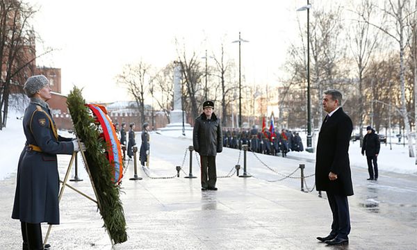 Премьер-министр Карапетян посетил Кафедральный Собор Святого Преображения Господня Ново-Нахичеванской и Российской епархии Армянской Апостольской Церкви - Sputnik Արմենիա