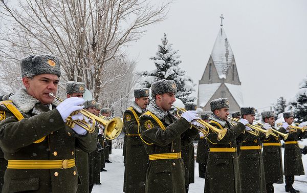 Президент Серж Саргсян посетил пантеон Ераблур - Sputnik Армения