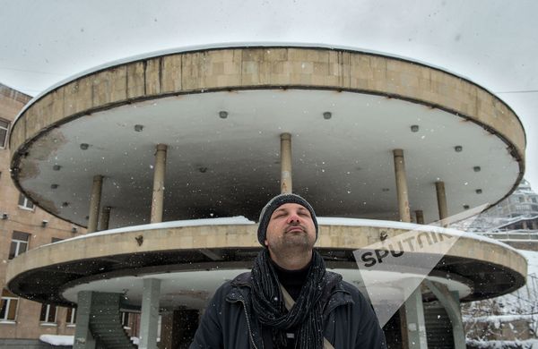 Виген Галстян Куратор, теоретик фотографии. В 2011 году окончил университет в Сиднее. В этом году планирует защитить кандидатскую диссертацию в том же университете. Является соучредителем Фонда армянской фотографии Лусадаран (Фототека). Мечтает создать в Армении мультимедийный арт-музей. Виген Галстян Куратор, теоретик фотографии. В 2011 году окончил университет в Сиднее. В этом году планирует защитить кандидатскую диссертацию в том же университете. Является соучредителем Фонда армянской фотографии Лусадаран (Фототека). Мечтает создать в Армении мультимедийный арт-музей. - Sputnik Армения