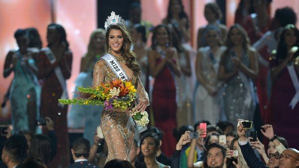 Мисс Франция Ирис Миттенэр (Iris Mittenaere) Мисс Франция Ирис Миттенэр (Iris Mittenaere) - Sputnik Армения