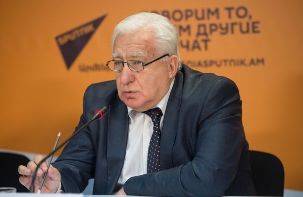 Прогулка по кладбищу в Норатусе: какие секреты хранят армянские надгробия разных эпох Прогулка по кладбищу в Норатусе: какие секреты хранят армянские надгробия разных эпох - Sputnik Армения