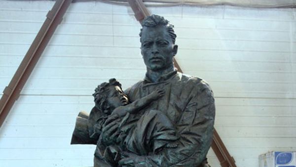 Монумент советским солдатам, участвовавшим в ликвидации последствий Спитакского землетрясения 7 декабря 1988 года. Монумент советским солдатам, участвовавшим в ликвидации последствий Спитакского землетрясения 7 декабря 1988 года. - Sputnik Армения