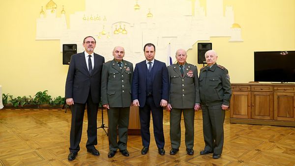 Вручение памятного альбома армянским ветеранам - участникам ВОВ - Sputnik Արմենիա