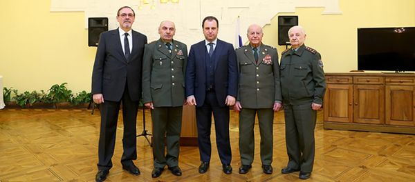 Вручение памятного альбома армянским ветеранам - участникам ВОВ Вручение памятного альбома армянским ветеранам - участникам ВОВ - Sputnik Արմենիա