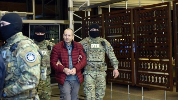 Блогер Александр Лапшин экстрадирован в Азербайджан Блогер Александр Лапшин экстрадирован в Азербайджан - Sputnik Армения
