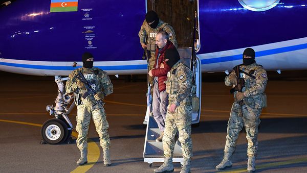 Блогер Александр Лапшин экстрадирован в Азербайджан Блогер Александр Лапшин экстрадирован в Азербайджан - Sputnik Армения