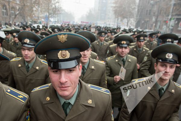 На праздник... строевым шагом - Sputnik Армения
