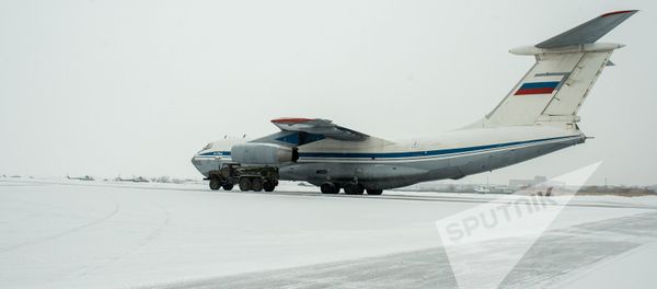 Борт Ил-76 с гуманитарной помощью из Армении в Сририю - Sputnik Армения