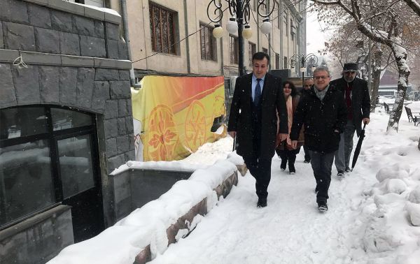 Ереванский государственный театр пантомимы получил здание. Армен Амирян и Жирайр Дадасян - Sputnik Армения
