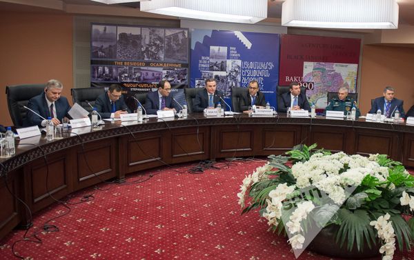 Конференция на тему Блокада Степанакерта. 25 лет спустя Конференция на тему Блокада Степанакерта. 25 лет спустя - Sputnik Армения