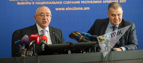 П/к по парламентским выборам в РА 2017. Давид Арутюнян и Тигран Мукучян  - Sputnik Արմենիա