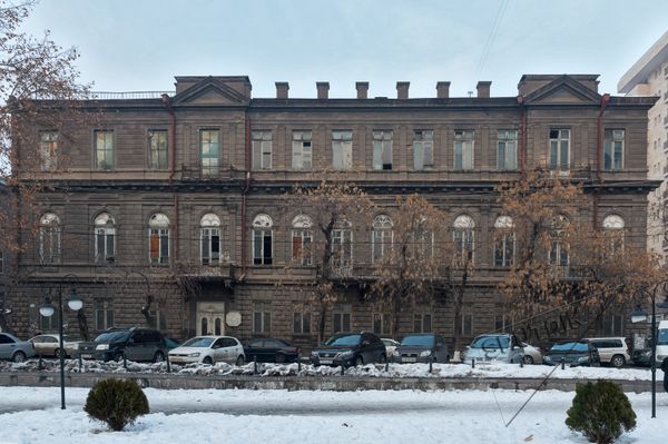 Արամի 54 հասցեում գտնվող շենքը, որտեղ ժամանակին տեղակայված է եղել Երևանի պետական բանկը - Sputnik Արմենիա