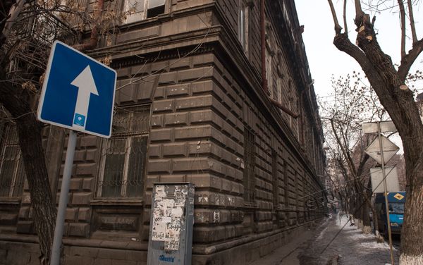 Մաշտոցի պուրակին հարող շենքը - Sputnik Արմենիա