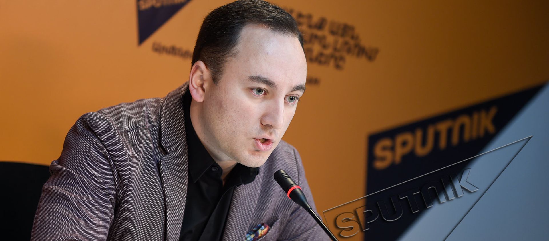 Видеомост в Sputnik Армения. Джонни Меликян Видеомост в Sputnik Армения. Джонни Меликян - Sputnik Армения, 1920, 18.02.2021
