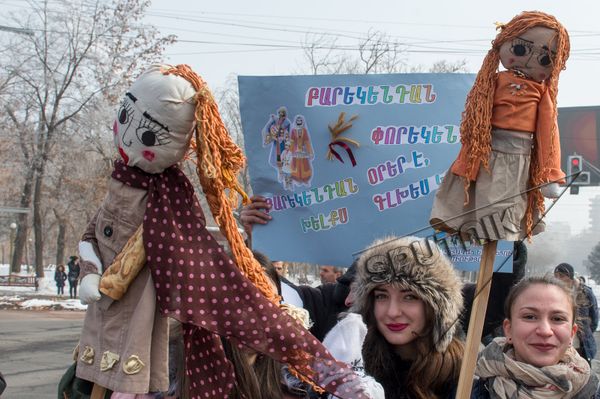 Специально для празднования Барекендана был перекрыт проспект Маштоца, вплоть до Национального академического театра оперы и балета им. Спендиаряна. - Sputnik Армения