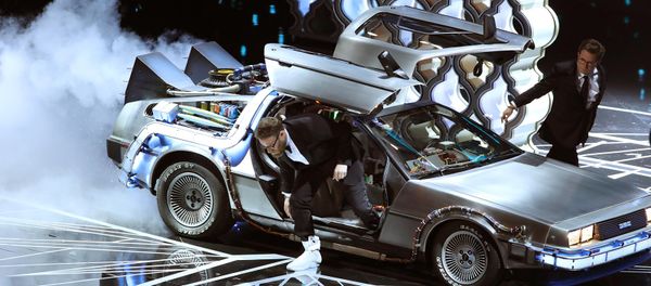 Сет Роген и Майкл Джей Фокс вышли на сцену в машине DeLorean. 89-ая ежегодная церемония вручения кинопремии Оскар Сет Роген и Майкл Джей Фокс вышли на сцену в машине DeLorean. 89-ая ежегодная церемония вручения кинопремии Оскар - Sputnik Արմենիա