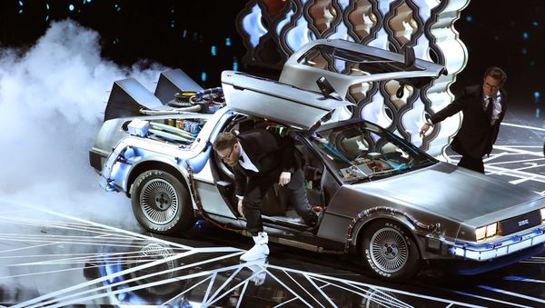 Сет Роген и Майкл Джей Фокс вышли на сцену в машине DeLorean. 89-ая ежегодная церемония вручения кинопремии Оскар - Sputnik Армения