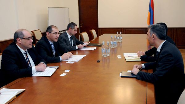 Կուտակային կենսաթոշակայինի քննարկում ֆինանսների նախարարությունում - Sputnik Արմենիա