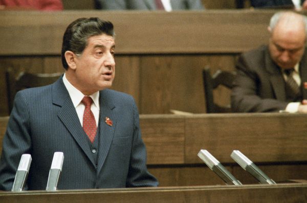 Сбить армянского дипломата: почему Сурен Арутюнян встал на пути советского маршала Сбить армянского дипломата: почему Сурен Арутюнян встал на пути советского маршала - Sputnik Армения