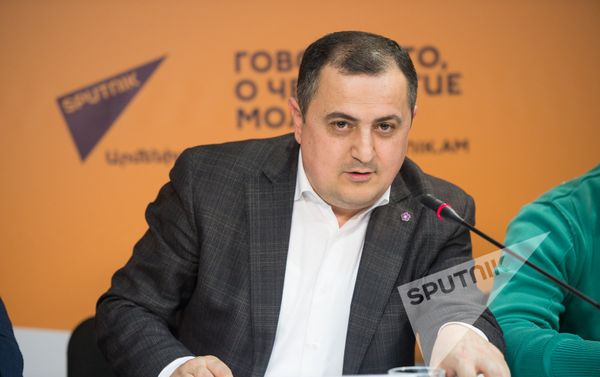 Карен Гилоян Карен Гилоян - Sputnik Армения