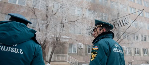 Учебная тренировка МЧС Армении: Организация защиты студентов и сотрудников в случае внезапного нападения противника Учебная тренировка МЧС Армении: Организация защиты студентов и сотрудников в случае внезапного нападения противника - Sputnik Արմենիա