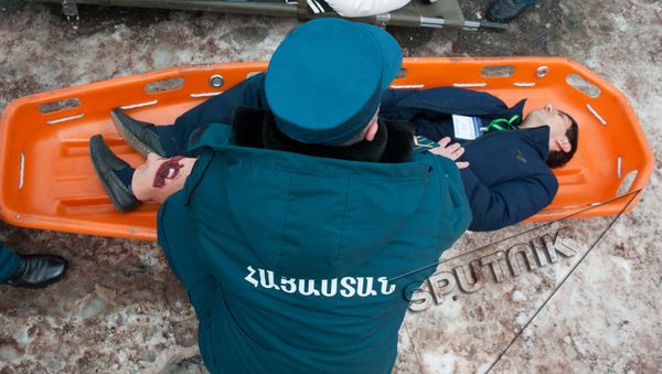 Учебная тренировка МЧС Армении: Организация защиты  студентов и сотрудников в случае внезапного нападения противника - Sputnik Армения