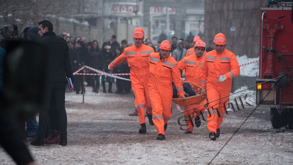 Учебная тренировка МЧС Армении: Организация защиты  студентов и сотрудников в случае внезапного нападения противника - Sputnik Армения