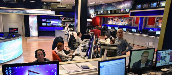 Журналисты работают в ньюсруме телекомпании Рустави 2 - Sputnik Армения