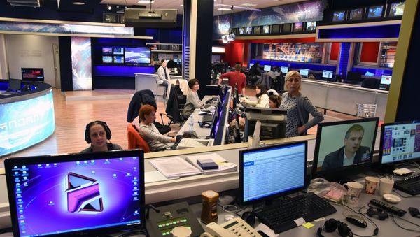 Журналисты работают в ньюсруме телекомпании Рустави 2 - Sputnik Армения