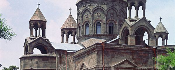 Храм в Эчмиадзине Храм в Эчмиадзине - Sputnik Արմենիա