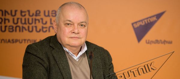 Дмитрий Киселев в пресс-центре Sputnik Армения Дмитрий Киселев в пресс-центре Sputnik Армения - Sputnik Армения