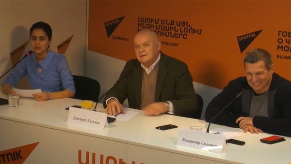 Киселев и Соловьев комментируют поставки российского оружия Азербайджану - Sputnik Армения