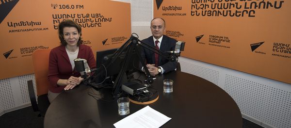 Вероника Крашенинникова и Сейран Оганян в гостях у радио Sputnik Армения Вероника Крашенинникова и Сейран Оганян в гостях у радио Sputnik Армения - Sputnik Армения