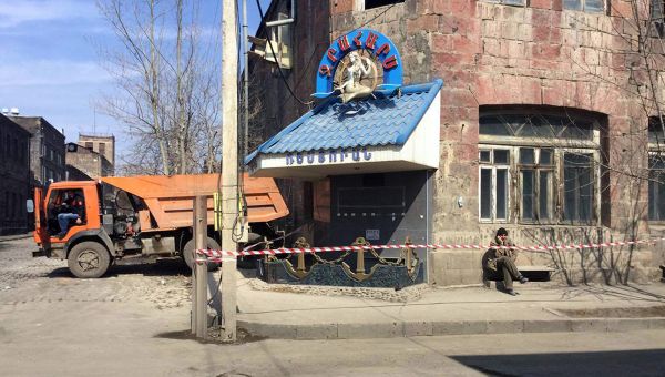 Здание бывшего ресторана Джраарс в Гюмри - Sputnik Արմենիա