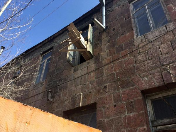Здание бывшего ресторана Джраарс в Гюмри - Sputnik Армения