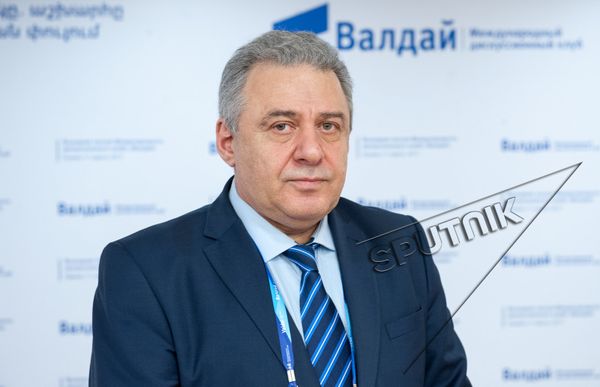 Ի՞նչ է հայտնի Տոնոյանին, Ցոլակյանին ու Բաթոյանին փոխարինած նախարարների մասին Ի՞նչ է հայտնի Տոնոյանին, Ցոլակյանին ու Բաթոյանին փոխարինած նախարարների մասին - Sputnik Արմենիա