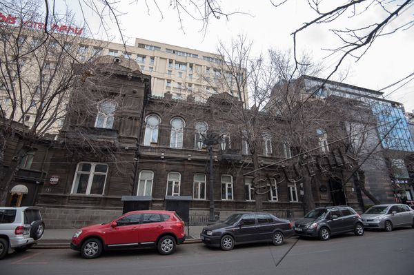 Աբովյան 3 հասցեում գտնվող շենքը - Sputnik Արմենիա