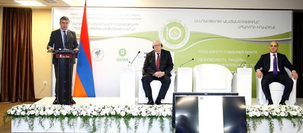 Премьер-министр Карен Карапетян на открытии форума Безопасность продуктов питания - право потребителя - Sputnik Արմենիա