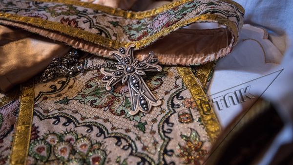 Детали одежды армянских священнослужителей Детали одежды армянских священнослужителей - Sputnik Армения