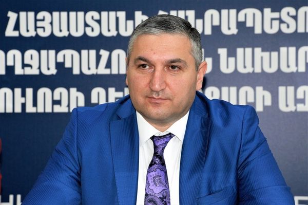 Директор Национального центра борьбы с туберкулезом Армен Айрапетян Директор Национального центра борьбы с туберкулезом Армен Айрапетян - Sputnik Армения