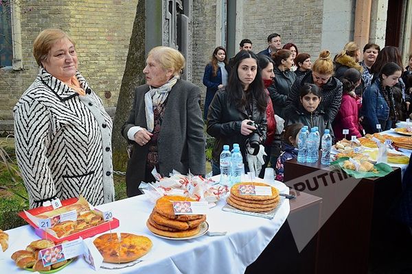Проведение Фестиваля армянской гаты в Батуми уже стало традицией для местной армянской общины - Sputnik Армения