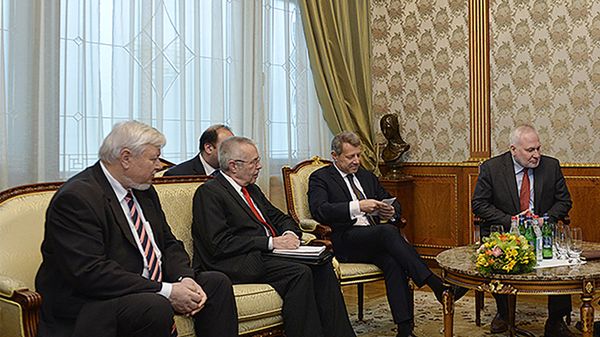 Сопредседатели Минской группы ОБСЕ Игорь Попов (Россия), Ричард Хогланд (США) и Стефан Висконти (Франция) и Анжей Каспрчик. Сопредседатели Минской группы ОБСЕ Игорь Попов (Россия), Ричард Хогланд (США) и Стефан Висконти (Франция) и Анжей Каспрчик. - Sputnik Армения